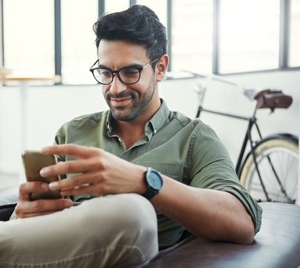 ¿Me pueden echar por publicar fotos personales en redes sociales?
