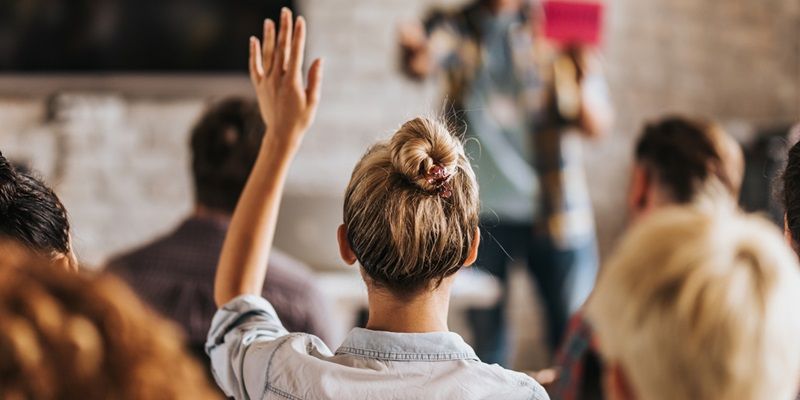 ¿Qué medidas contra el acoso laboral a las mujeres debería estar ofreciendo tu empresa?